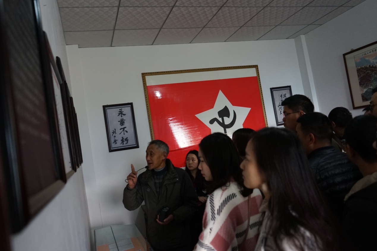 青年干部走进小市村 体验红色文化
