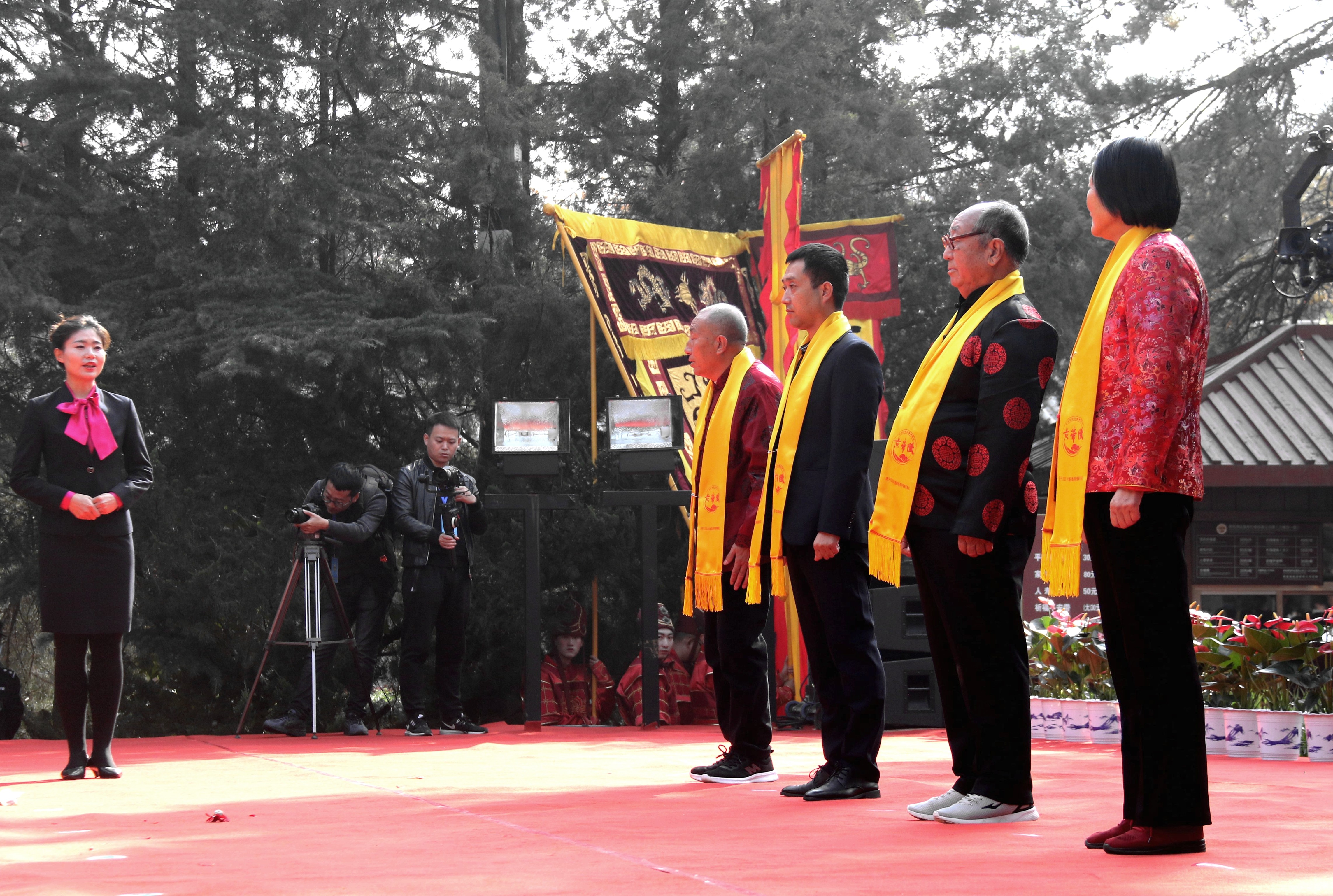 1603608698479035975.jpg 庚子年重阳恭祭轩辕黄帝典礼在黄陵县举行