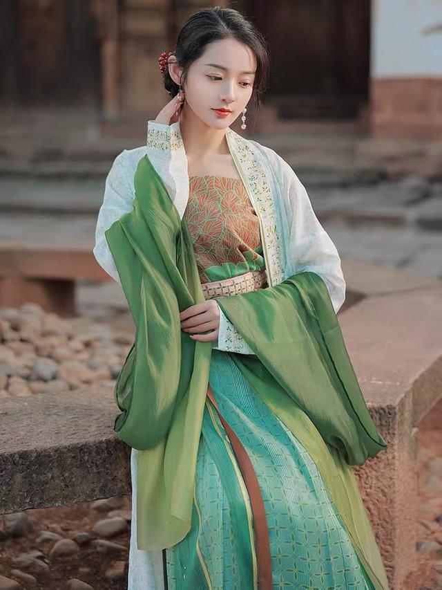 又一家汉服品牌获融资,汉服凭啥成了投资人眼中的香饽饽?