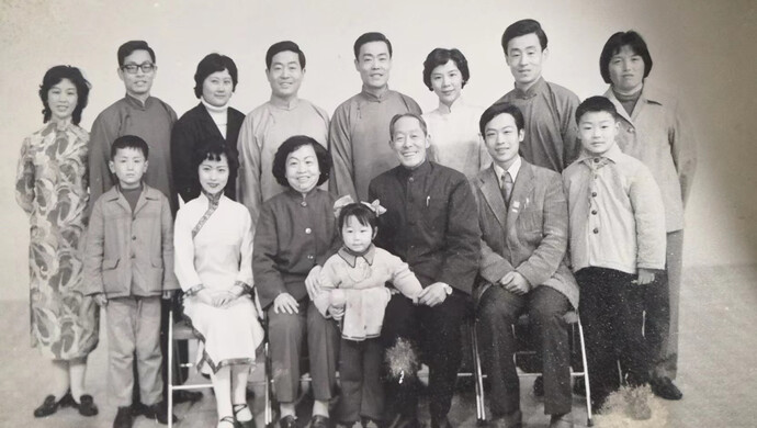 庞小漪:1981年苏州人家的全家福