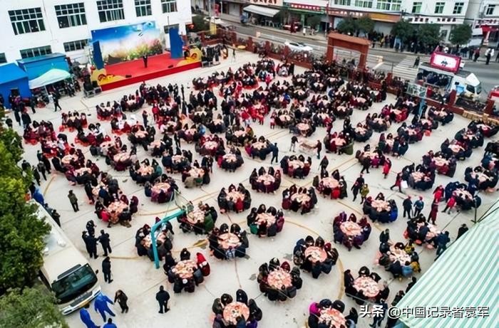 当年村民凑70元助他闯荡天下,赚钱后他为家乡修建75座慈母桥
