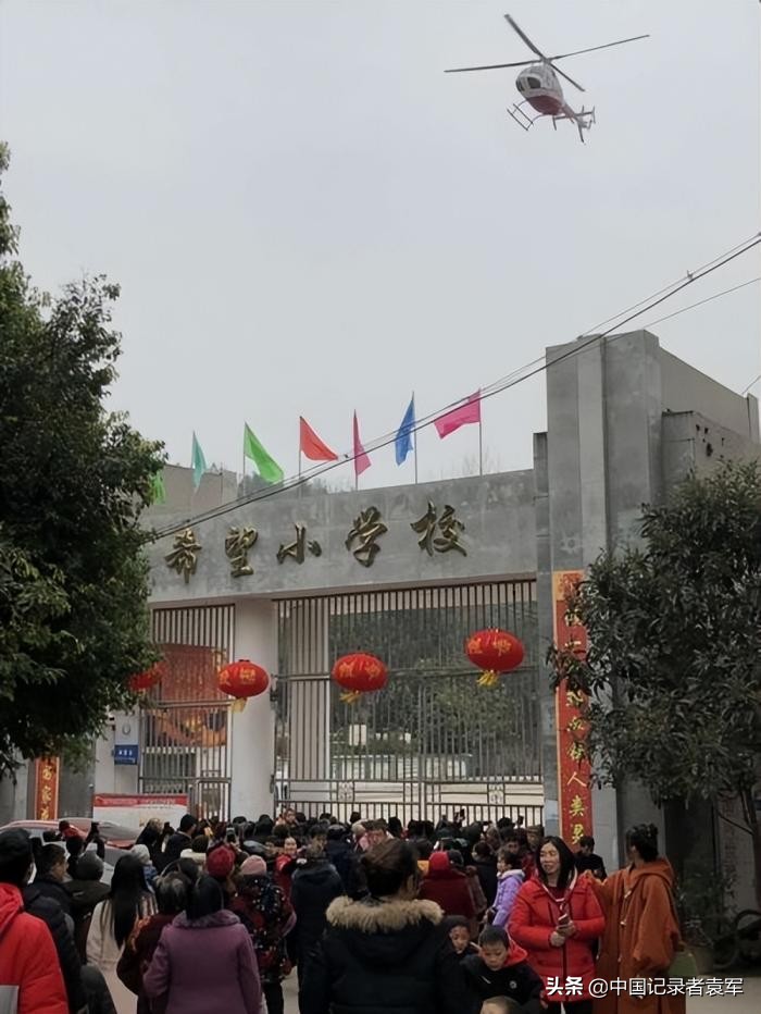 当年村民凑70元助他闯荡天下,赚钱后他为家乡修建75座慈母桥