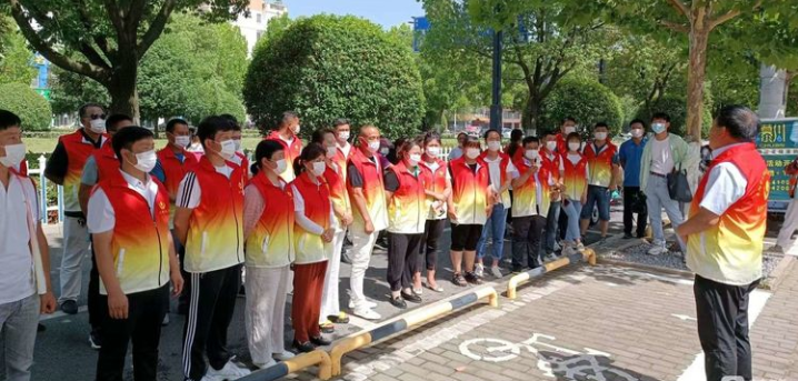 文明颍上,助力高考一阜阳市文明之光志愿者协会举行2022年爱心活动