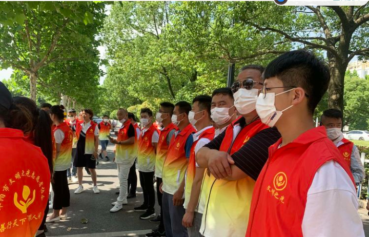 文明颍上,助力高考一阜阳市文明之光志愿者协会举行2022年爱心活动