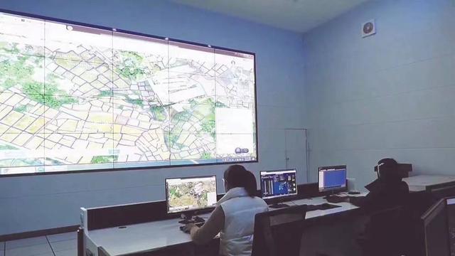 手握“新农具” 成都大邑县农户耕出千亩“智慧田”