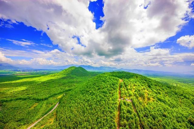 清泉滚沸,俊山无头,探寻腾冲火山热海
