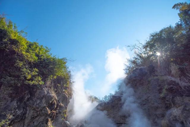 清泉滚沸,俊山无头,探寻腾冲火山热海
