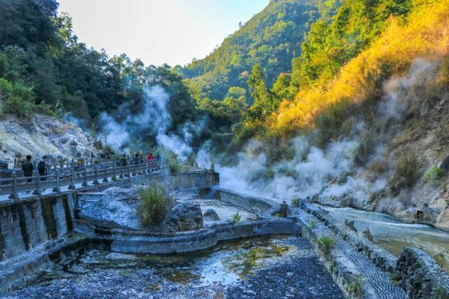 清泉滚沸,俊山无头,探寻腾冲火山热海