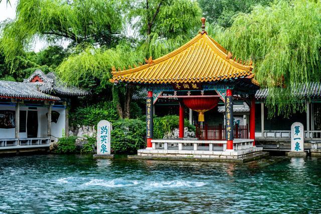 趵突腾空、明湖泛舟,有一种美,叫济南的秋天!