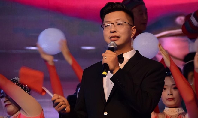 喜迎二十大 礼赞新时代,颍上县文艺界举办贺中秋迎国庆文艺晚会