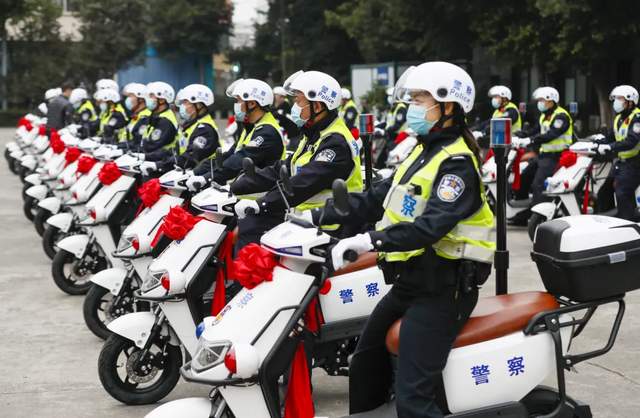 成都市金牛公安分局举行“百日保平安”动员大会暨出击仪式