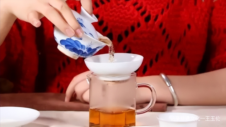 冬天如何喝茶?喝红茶预防流感,喝黑茶养胃