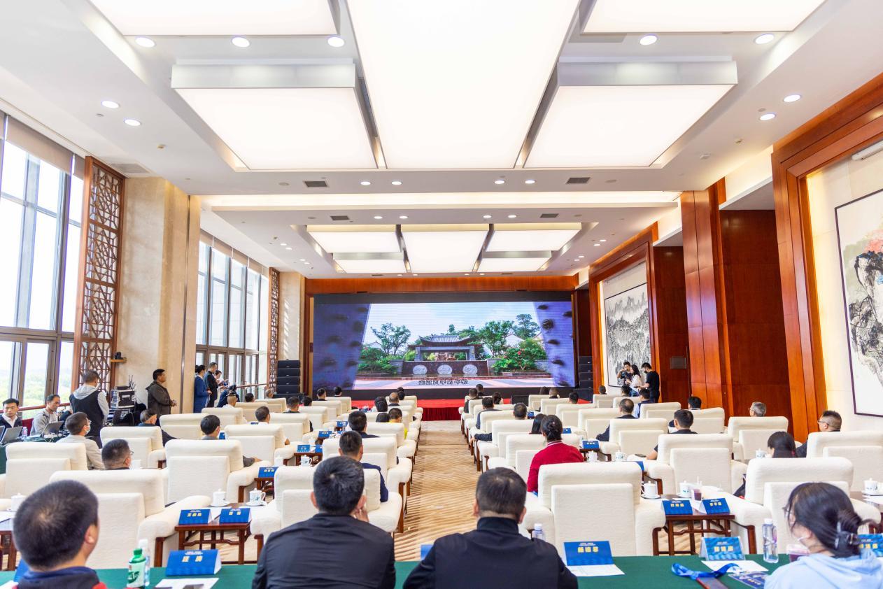 五一假期,相约石屏!“2023异呼百应·奔跑迈向新征程”石屏异龙湖环湖马拉松启幕