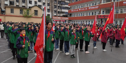 鼓楼中心校关工委举行“缅怀革命先烈，传承红色基因” 清明祭奠活动