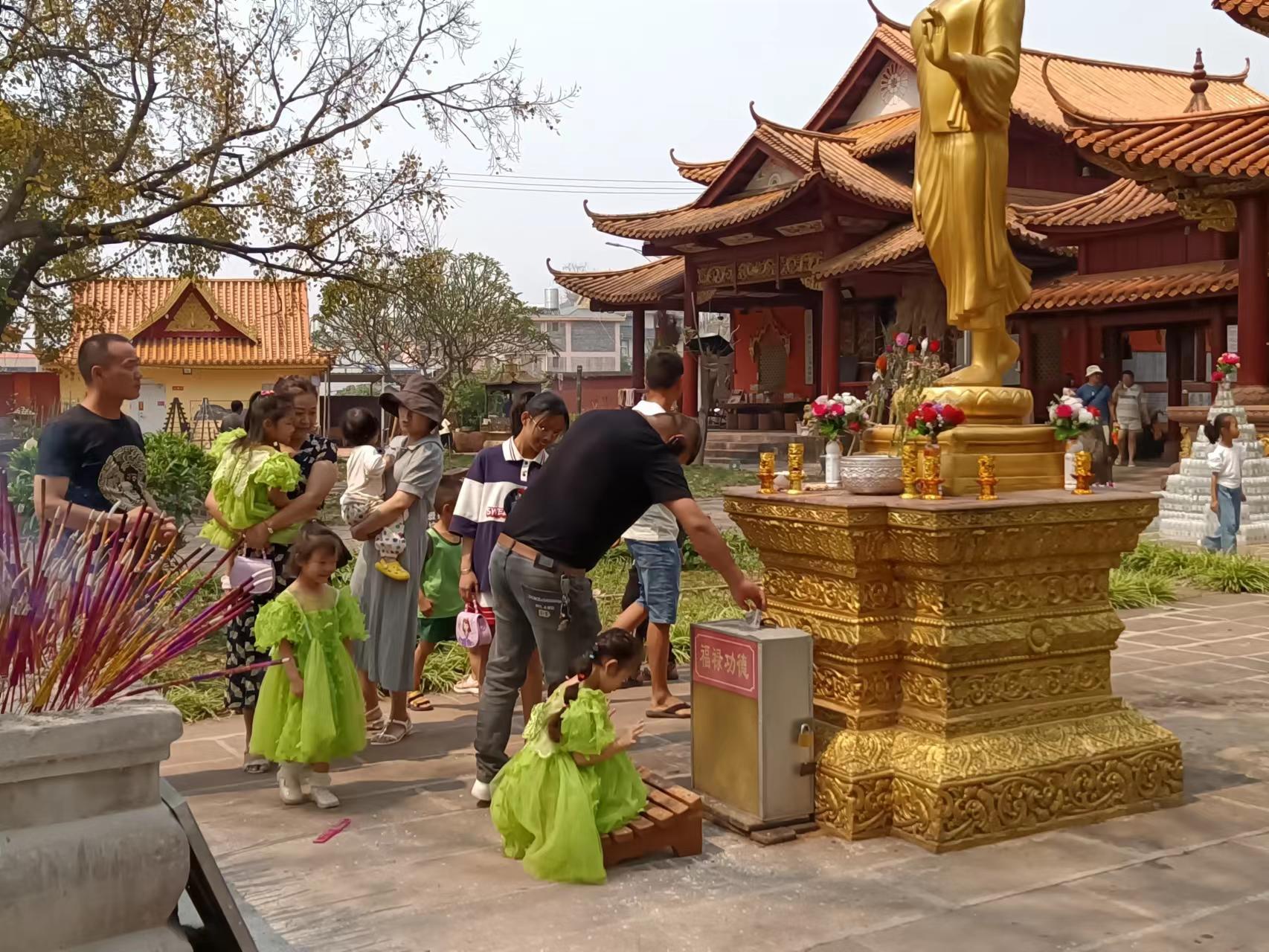 “千景之谷·花朝水悦”‖勐卧总佛寺：塔与树的千年缠绵