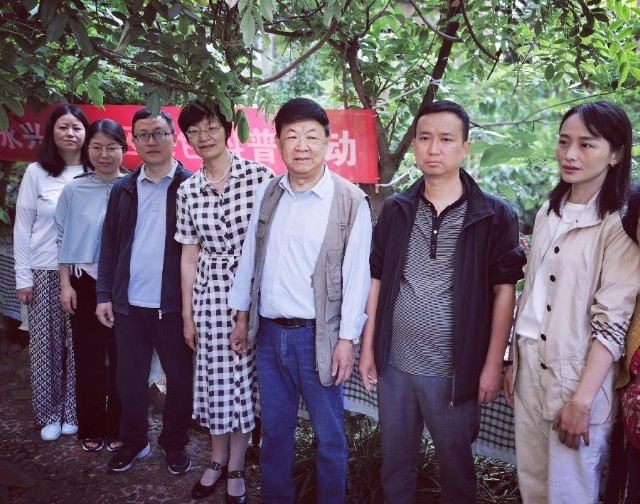 昆明永兴路社区开展“品劳动之果,享丰收之悦”绿色科普活动