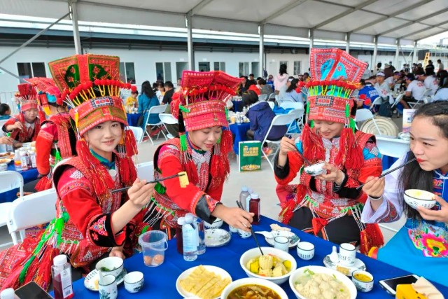 18个国家参与,5千名跑者竞赛,2023石屏异龙湖环湖马拉松成绩显赫