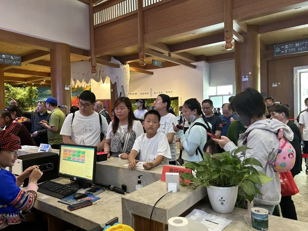 广南:文旅“出圈”,旅游火爆“一路长虹”