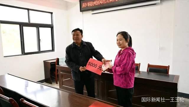 贵州省从江县职校副校长吴静一行到加勉乡开展走访慰问活动