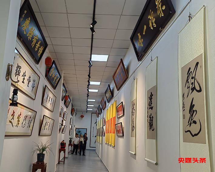 房山今日添双喜,正大书风万里扬——中国东方文化研究会榜书文化专业委员会授牌仪式暨北京徐双喜榜书艺术中心启动仪式在北京房山区举行