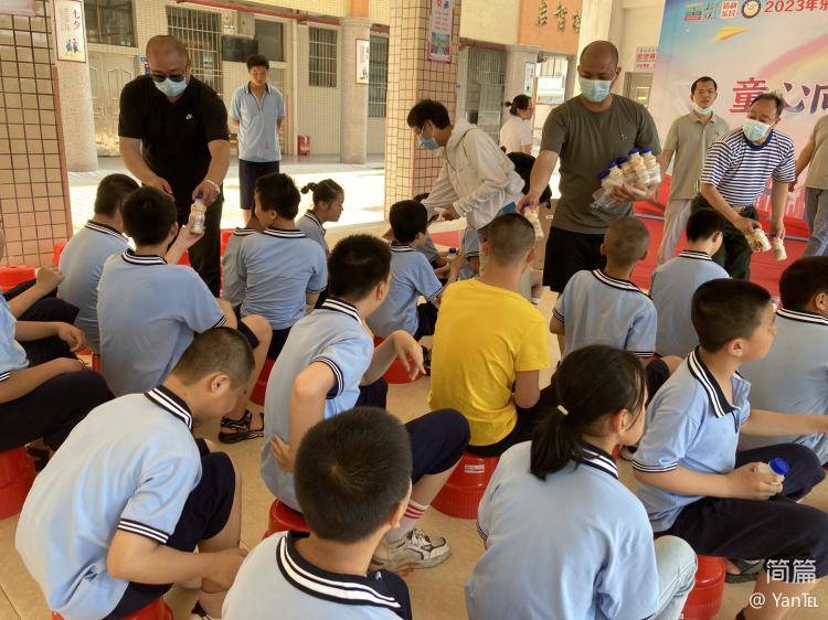 韶关市退役军人就业创业促进会乐昌办事处“六一儿童节”举行慰问活动!