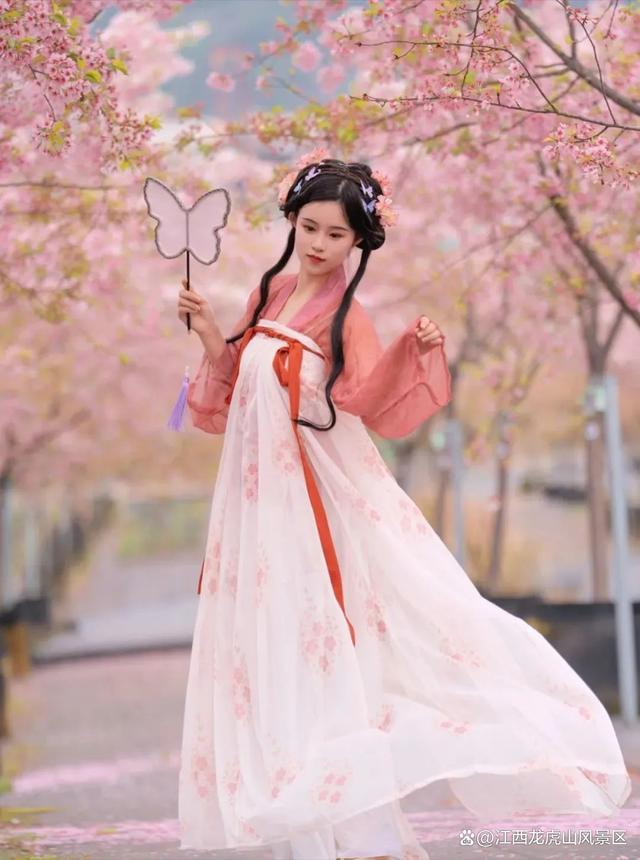 江西这个景区穿汉服免门票入园啦!还有超实用的汉服拍照技巧附送给你!