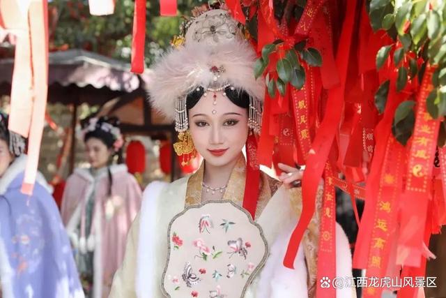 江西这个景区穿汉服免门票入园啦!还有超实用的汉服拍照技巧附送给你!