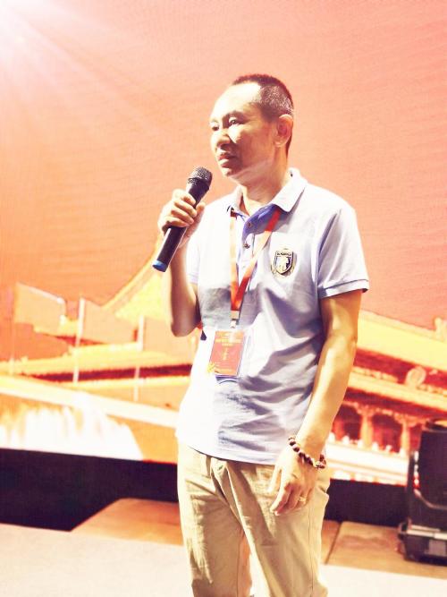 云南举办“听党话、跟党走、红土情深颂党恩” 大型演唱会