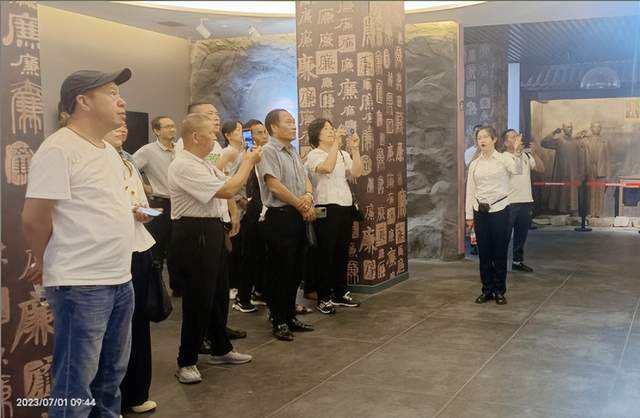 黄石市妇幼保健院驻村工作队携手世英村党员干部开展红色主题教育活动!