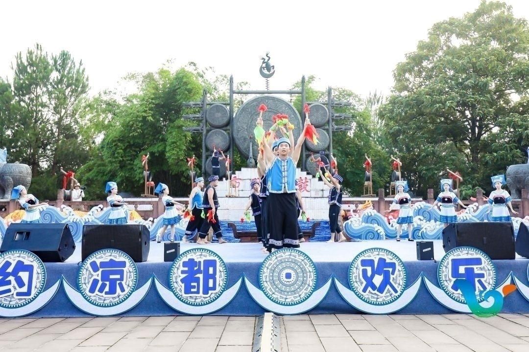 第15届中国凉都月亮河六月六布依风情节吸引海内外游客