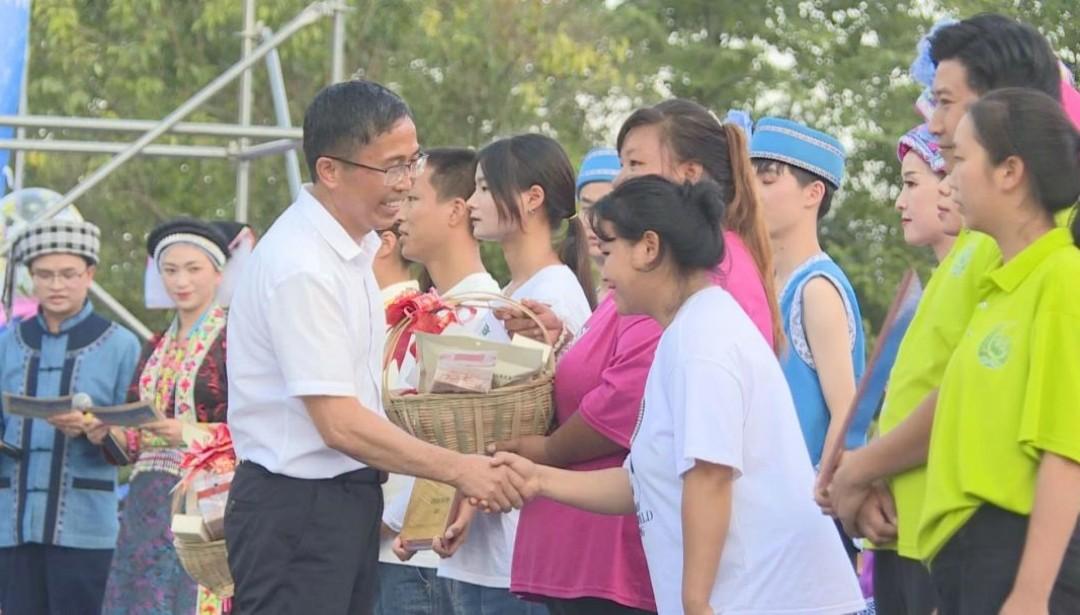 第15届中国凉都月亮河六月六布依风情节吸引海内外游客