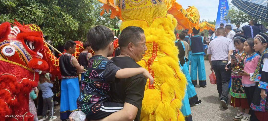 第15届中国凉都月亮河六月六布依风情节吸引海内外游客