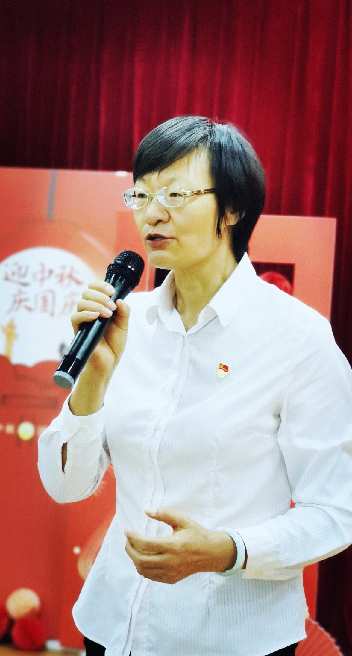 昆明永兴路社区举行“中秋国庆同欢乐 和谐邻里共团圆”主题活动