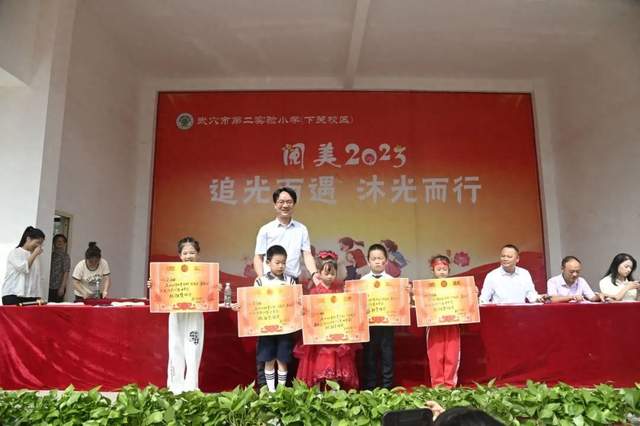 迎国庆·展风采——武穴市第二实验小学教联体开展多形式的“迎中秋 庆国庆”活动！