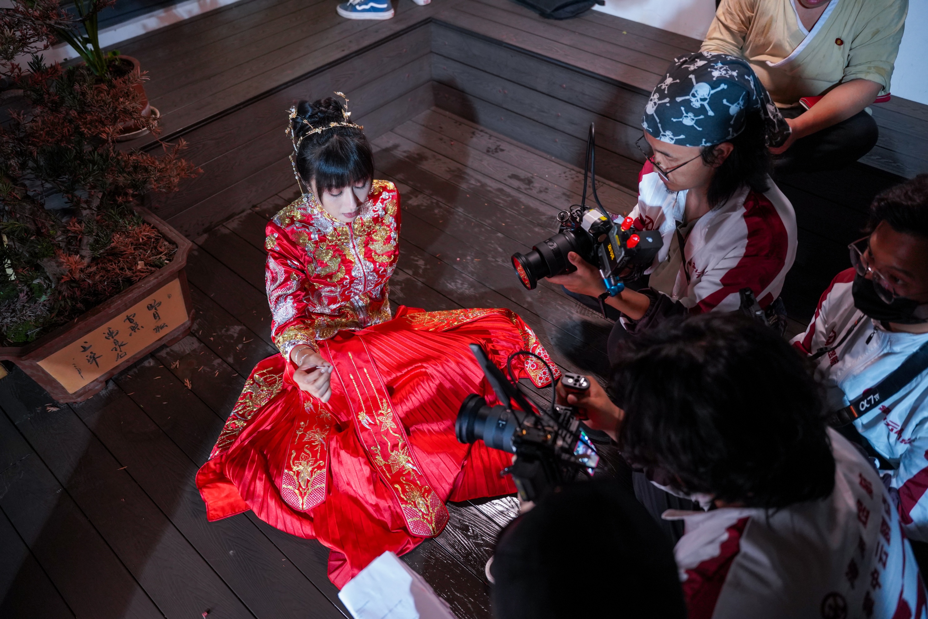百集网剧《霍爷家的小祖宗甜又野》在大理古城开机