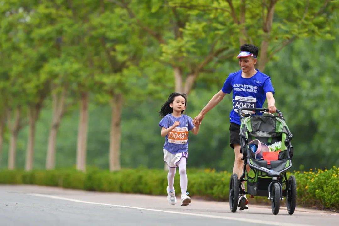 秘境百马创始人金飞豹为亲子跑家庭支招:三步轻松达成亲子跑挑战