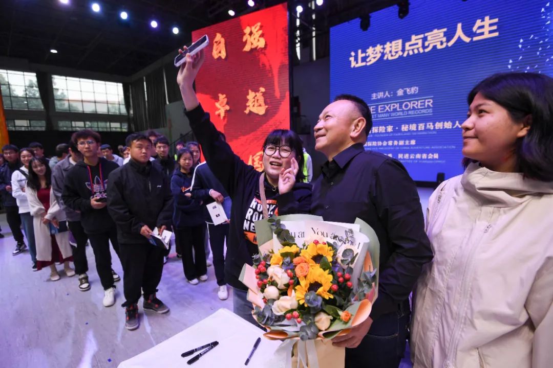 献血庆生:一个探险家与昆明的十五年脉动