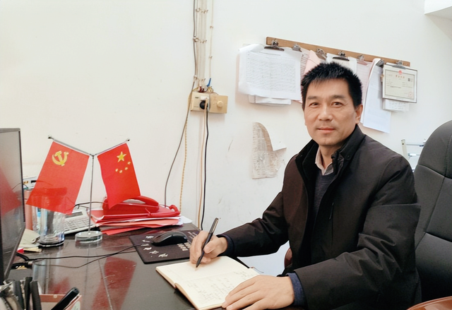 优秀奖,诠释激情与坚守——访武穴市第五实验中学双城校区校长胡乘刚