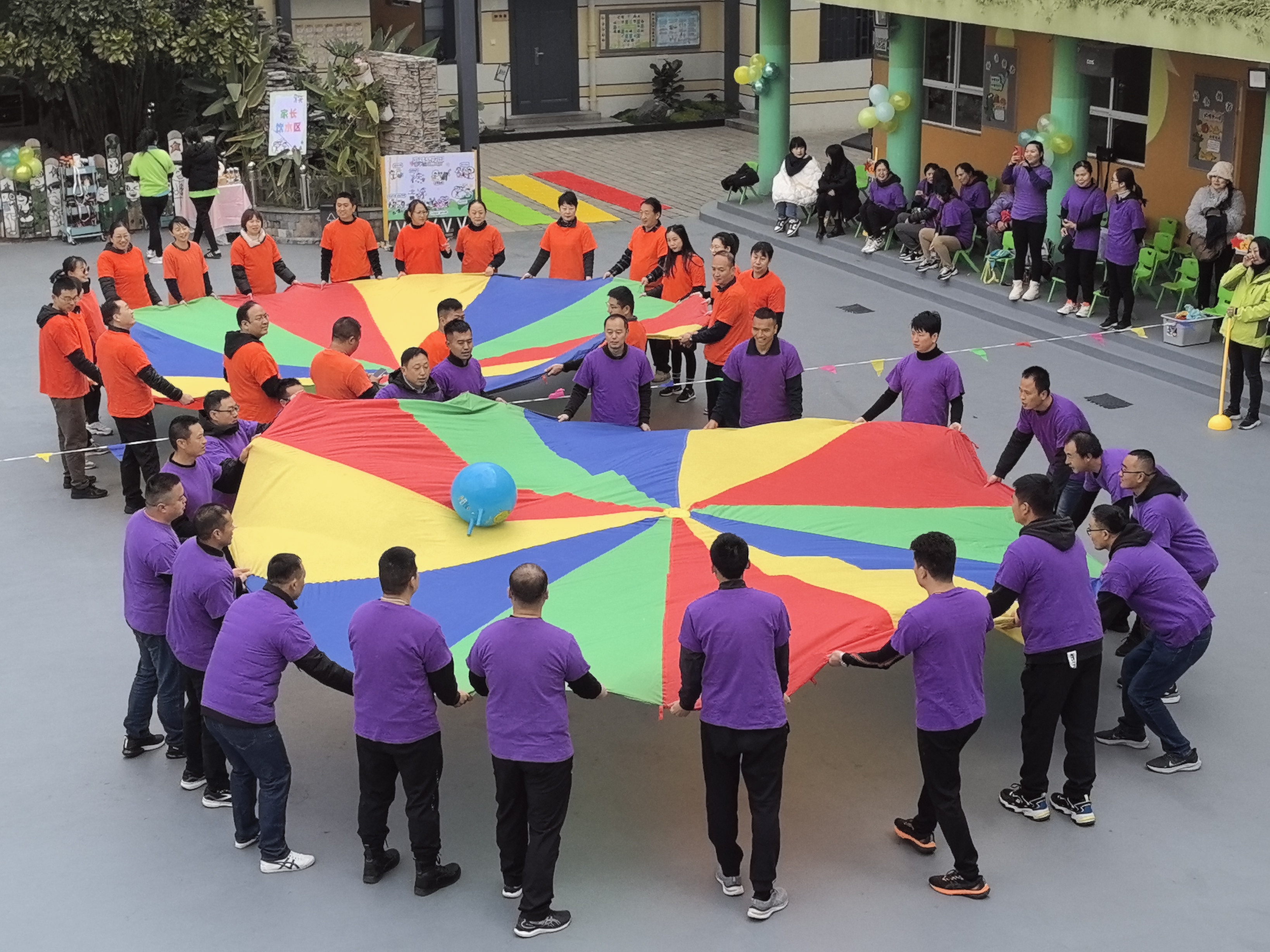 “蓄能向前,逐梦未来”主题亲子运动会圆满举行