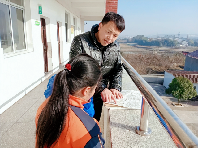陈静峰：一位勤奋务实的好校长
