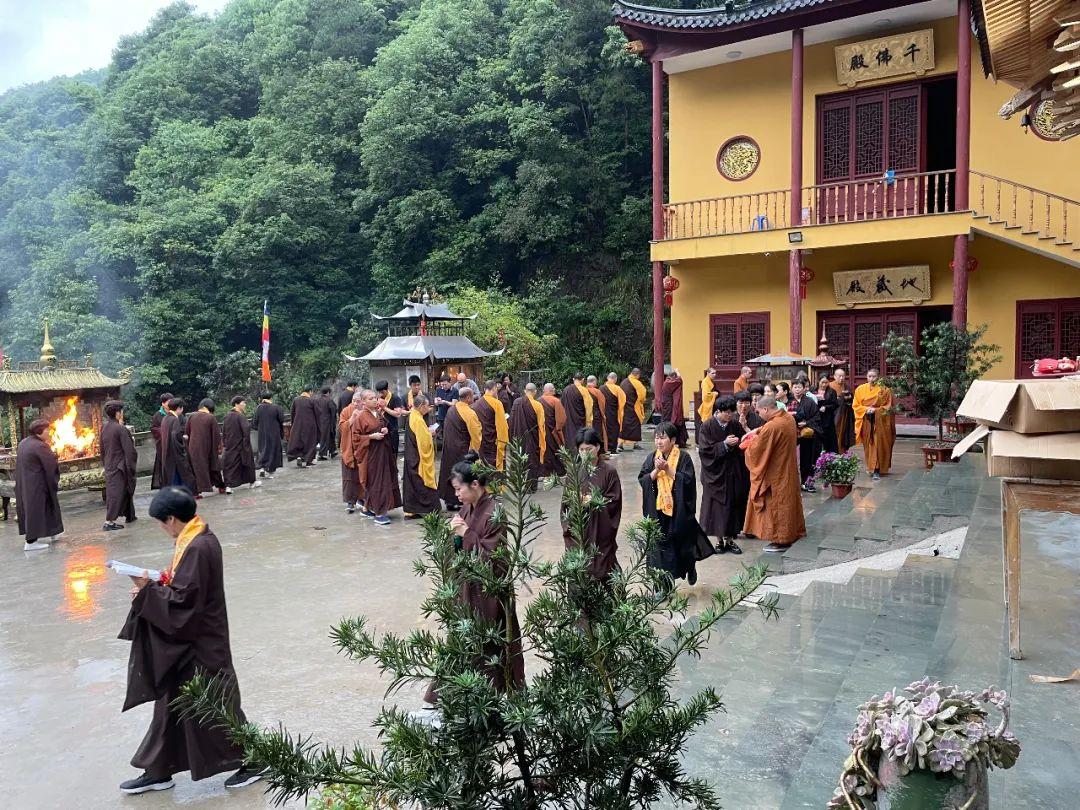 灵峰岩下古寺幽,沧海桑田眼底收——游浙江宁波大乘禅寺
