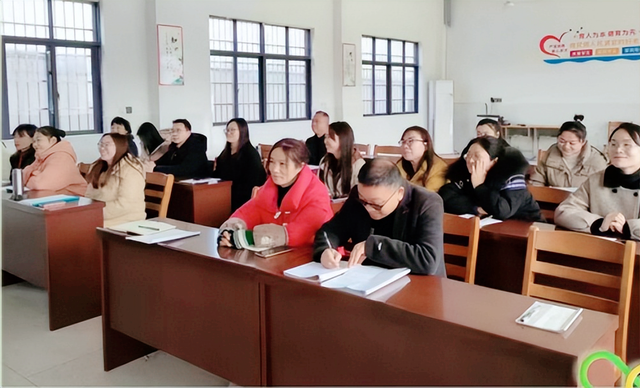 【今日黄冈】武穴市第四实验小学刘凤袍校区召开期末表彰推荐会
