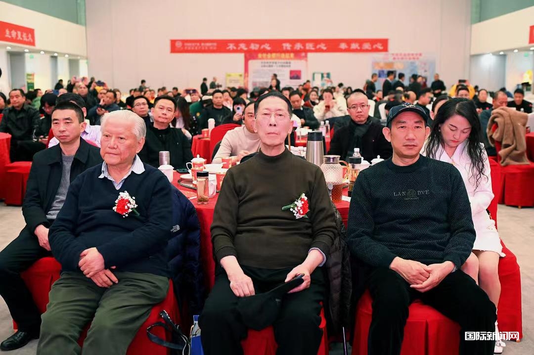 第六届中国长寿产业论坛暨慢性病食药研究中心启动仪式在成都举行