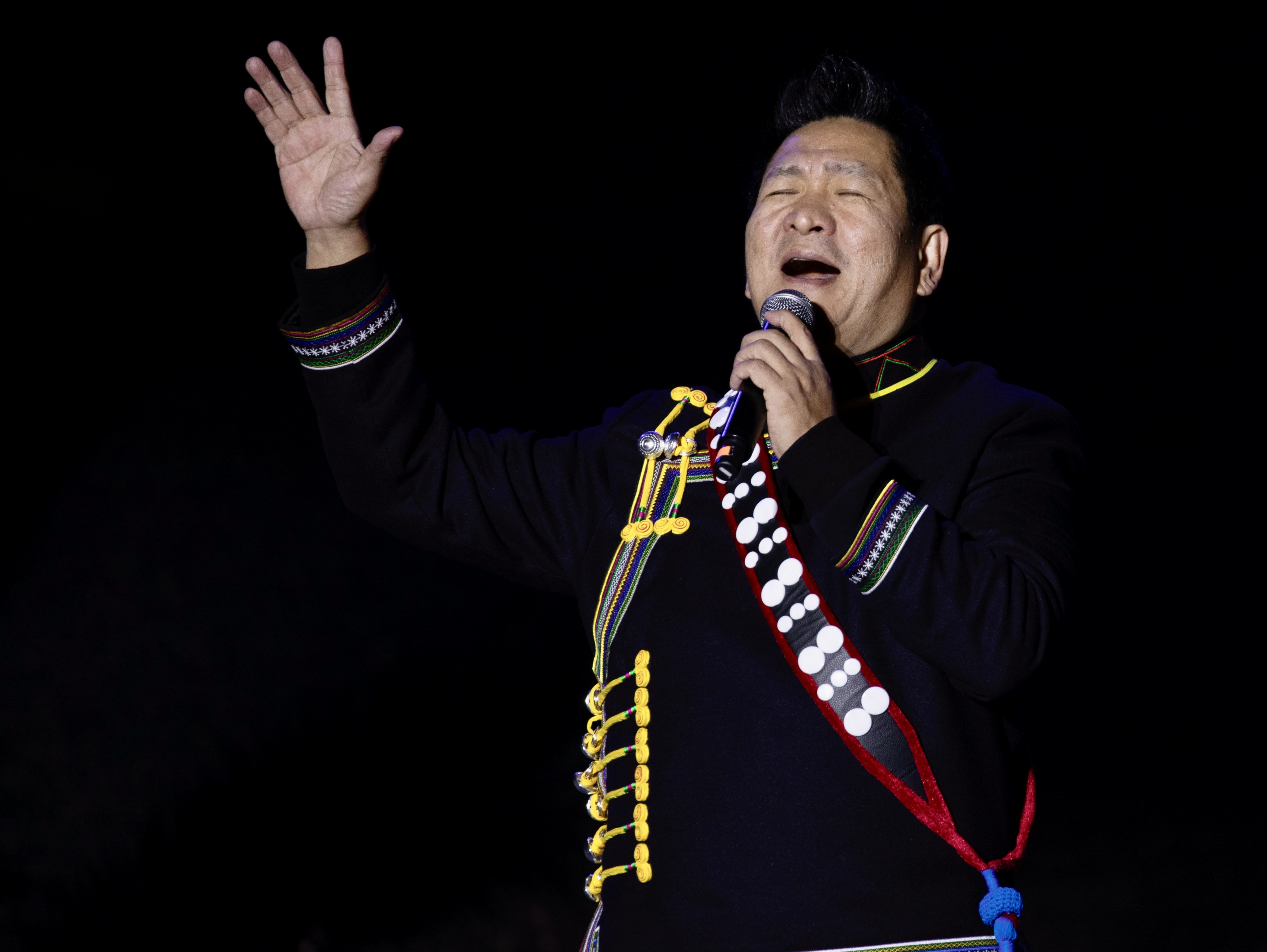 云南会泽:者海村晚暨油房村彝族男高音春节公益演唱会年初三唱响