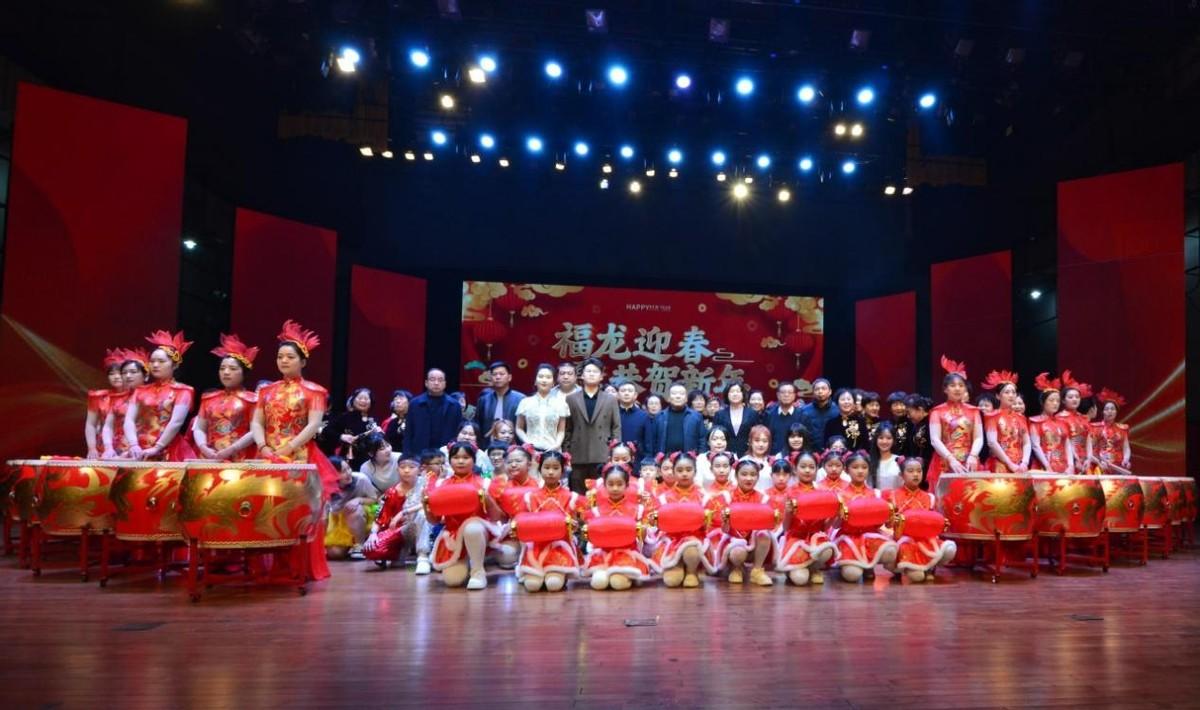 武安市磁山二街举办2024年迎新春团拜会 村民汇演乡村振兴乐章