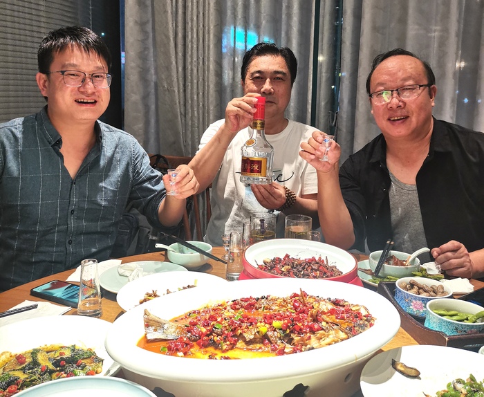 石斛液酒受杭州名流热捧,养生美酒成专用接待用酒