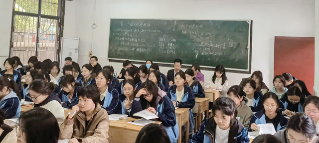 【今日黄冈】筑牢根基 提升能力——武穴市2024届高三英语历史学科二轮备考研讨会在育才高中召开