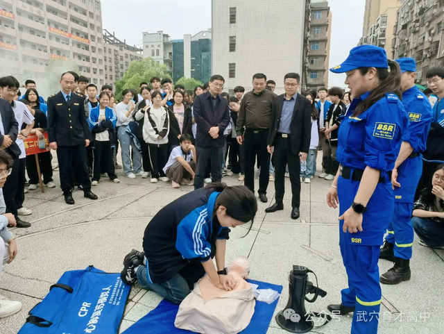 【今日黄冈】 以“演”促防 以“练”护航——武穴市育才高中开展应急避险演练活动