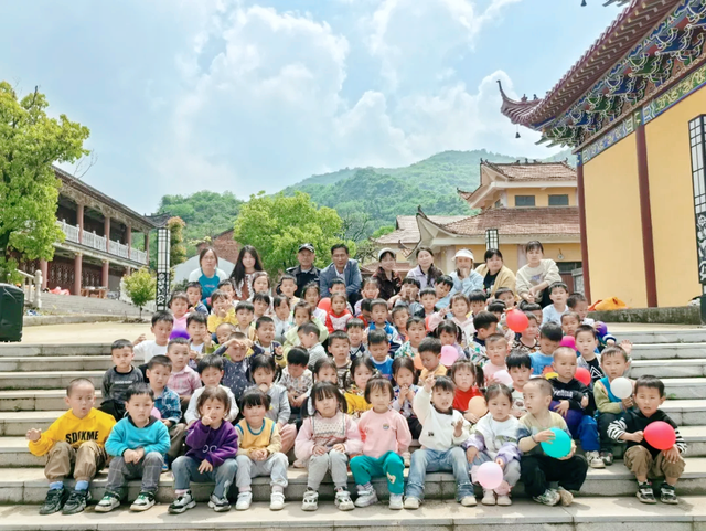 【今日黄冈】武穴市永宁幼儿园大法寺实验园区开展“亲近自然 拥抱春天”研学活动