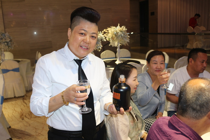 石斛液酒赞助,理想华莱CL国际安徽市场合肥团队庆功